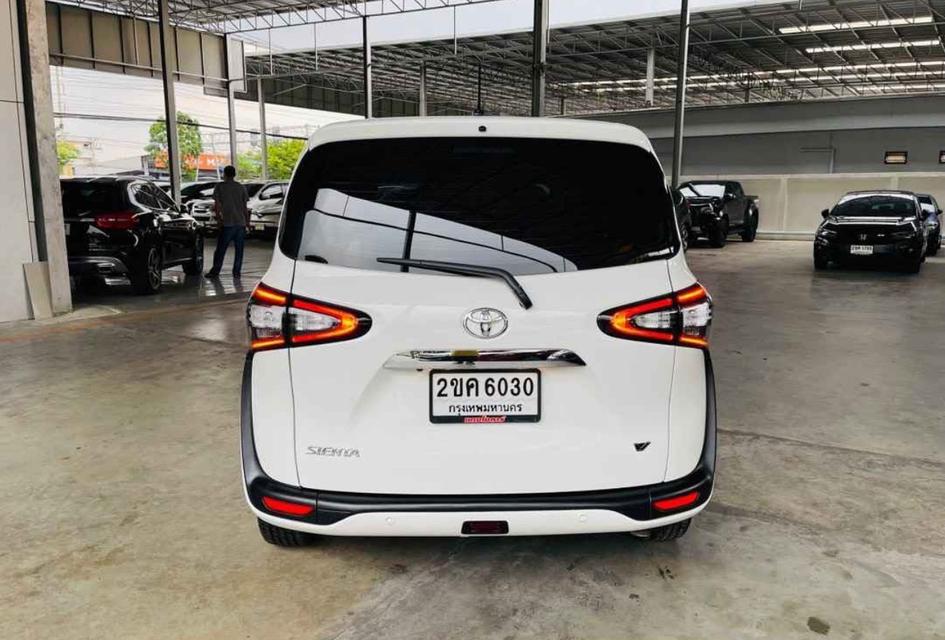 TOYOTA SIENTA ปี 2020 สีขาวสภาพดี 2