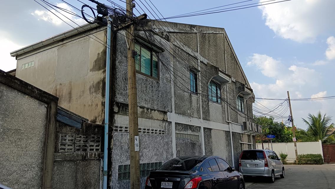 ให้เช่าทาวน์เฮ้าส์ Renovate ใหม่ ลาดพร้าว 47 แยก 9-5 2 ชั้น 26 ตร.ว. จอดรถ 2 คัน ใกล้ BTS 12