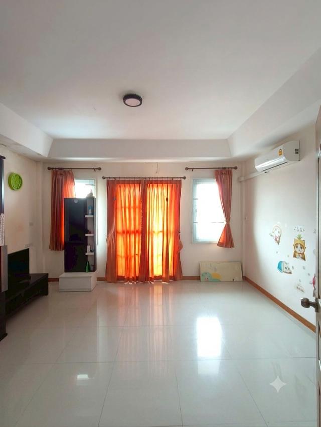 ทาวน์เฮ้าส์ รังสิตหลังมุม หมู่บ้านสินทรัพย์ 1 นัดชมบ้าน 085-318-6868 คุณวา 9