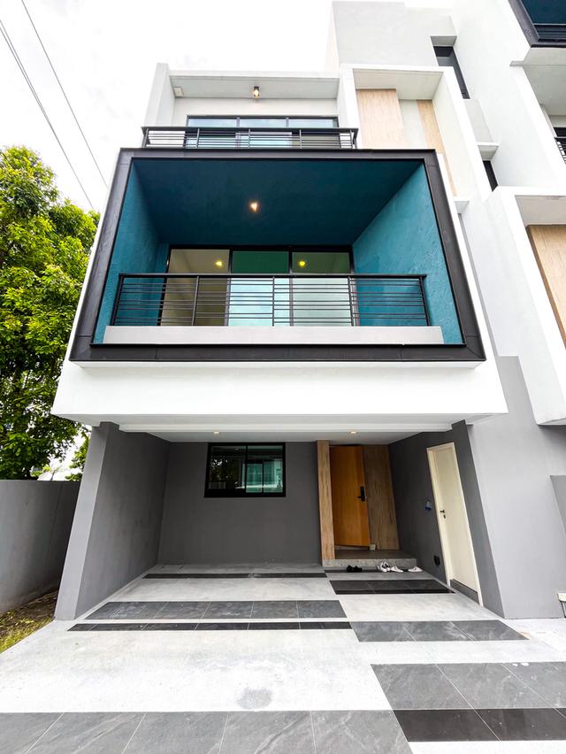 ขายทาวน์โฮม3ชั้น+Rooftop เกษตรนวมินทร์ วิวทะเลสาบ แปลงมุม  2