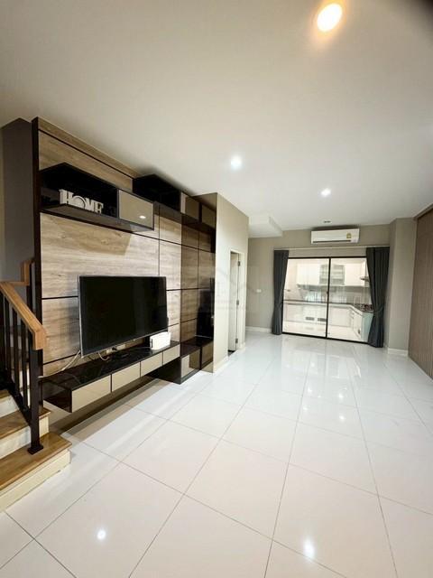 ขาย เช่าทาวน์โฮม 3 ชั้น โครงการ บ้านกลางเมือง ลาดพร้าว-เสรีไทย 52 ใกล้ทางด่วน กาญจนา-มอเตอร์เวย์ พร้อมเข้าอยู่ 2