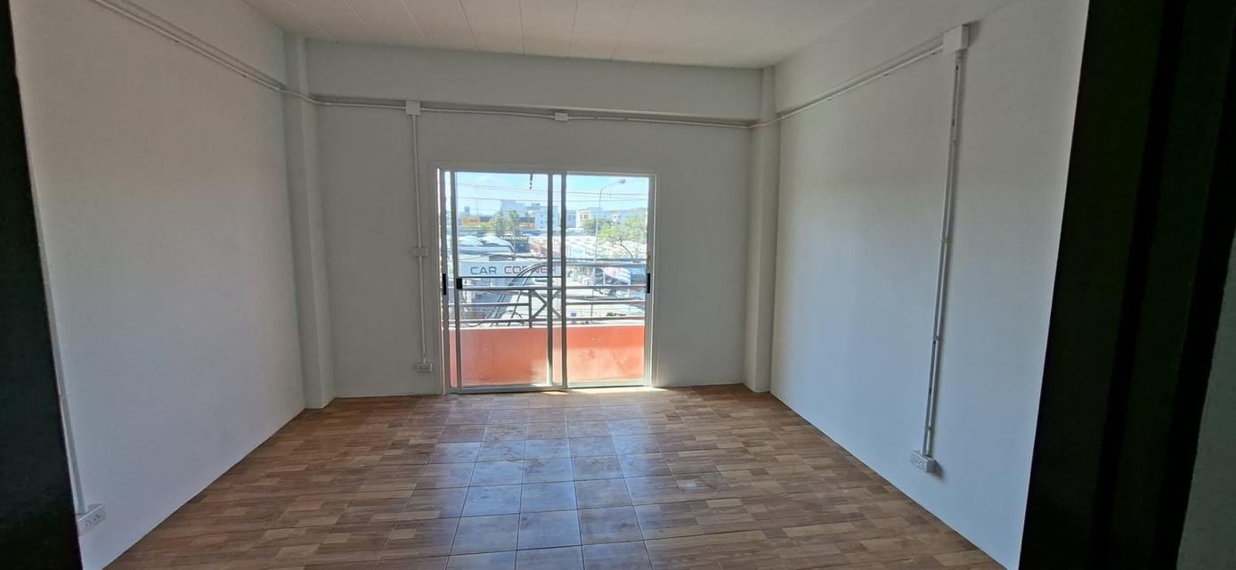 ขายถูกตึกติดถนนใหญ่ ใกล้ไปรษณีย์มีนบุรี ถนนนิมิตรใหม่ พื้นที่ 17 ตรว. รีโนเวทใหม่ พร้อมอยู่ ขายถูกที่สุดในย่านนี้ 5