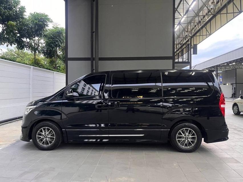 Hyundai H1 Elite ns ปี 2022 สีดำ รหัส KPC53 3