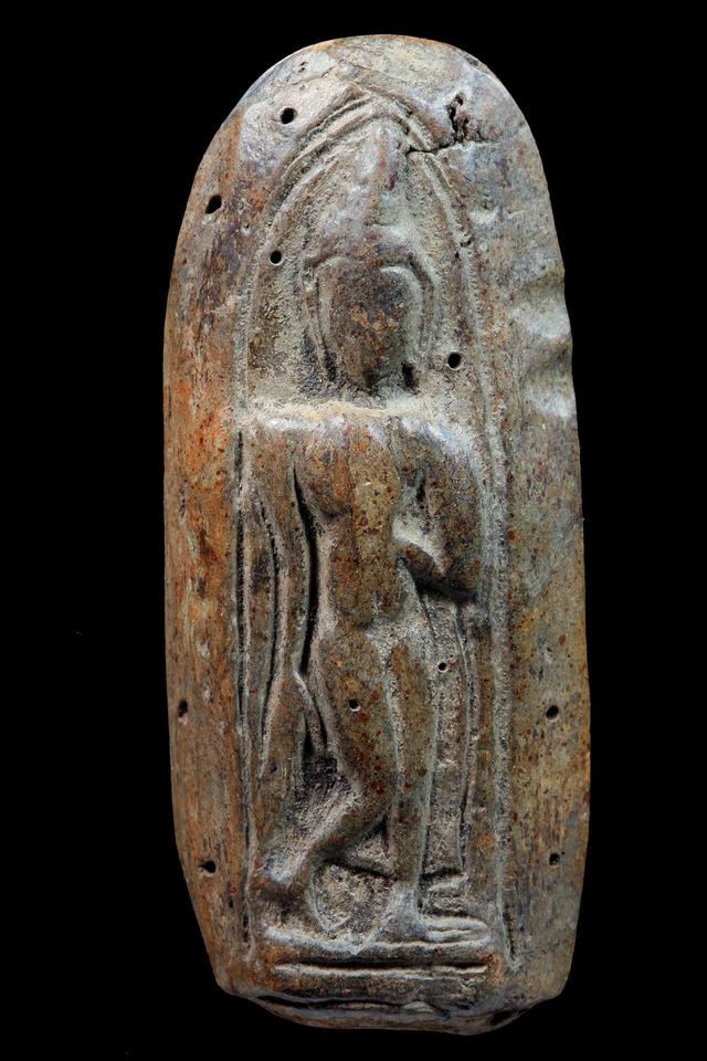 พระลีลาเม็ดขนุน เนื้อดิน