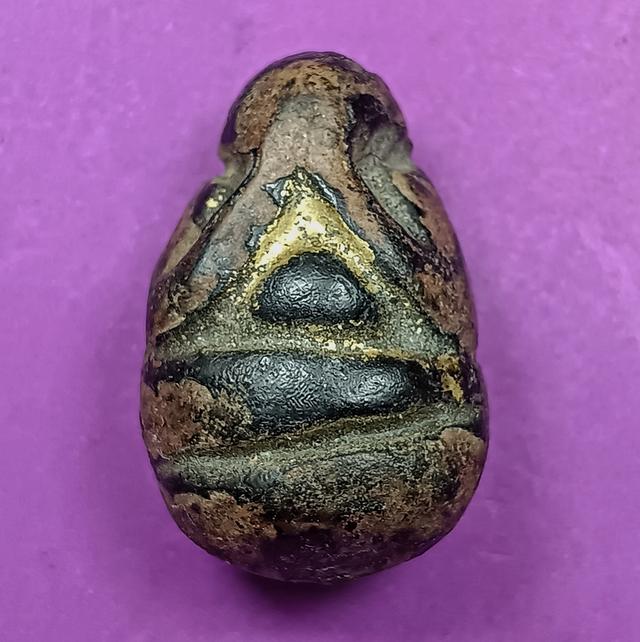 พระปิดตาเนื้อผงคลุกรักหลวงปู่แก้ววัดเครือวัลย์