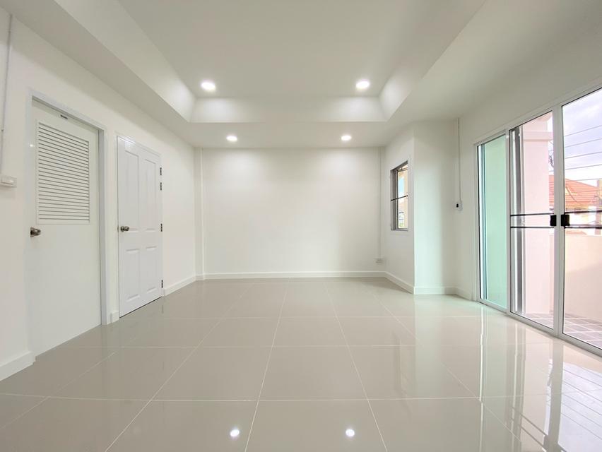 ขาย ทาวน์เฮ้าส์ 2 ชั้น หมู่บ้านร่มโพธิ์ เนื้อที่ 20 ตร.ว. อ.บางบัวทอง จ.นนทบุรี 8