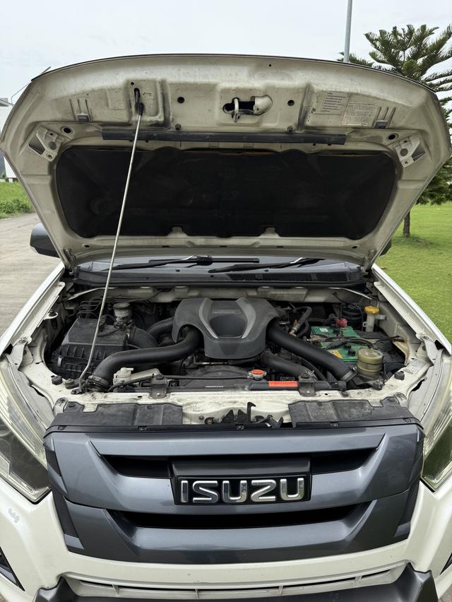2017 ISUZU D-MAX Vcross max 3.0 Z-Prestige AT 4WD2017 ISUZU D-MAX Vcross max 3.0 Z-Prestige AT 4WD