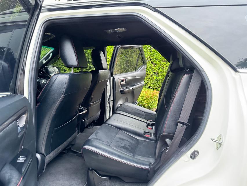 (แจ้งรหัสรถ AVA7357) 💥⭐️ Toyota Fortuner 2.8 GR Sport AT 4WD Black Top ปี 2022 รูปที่ 13