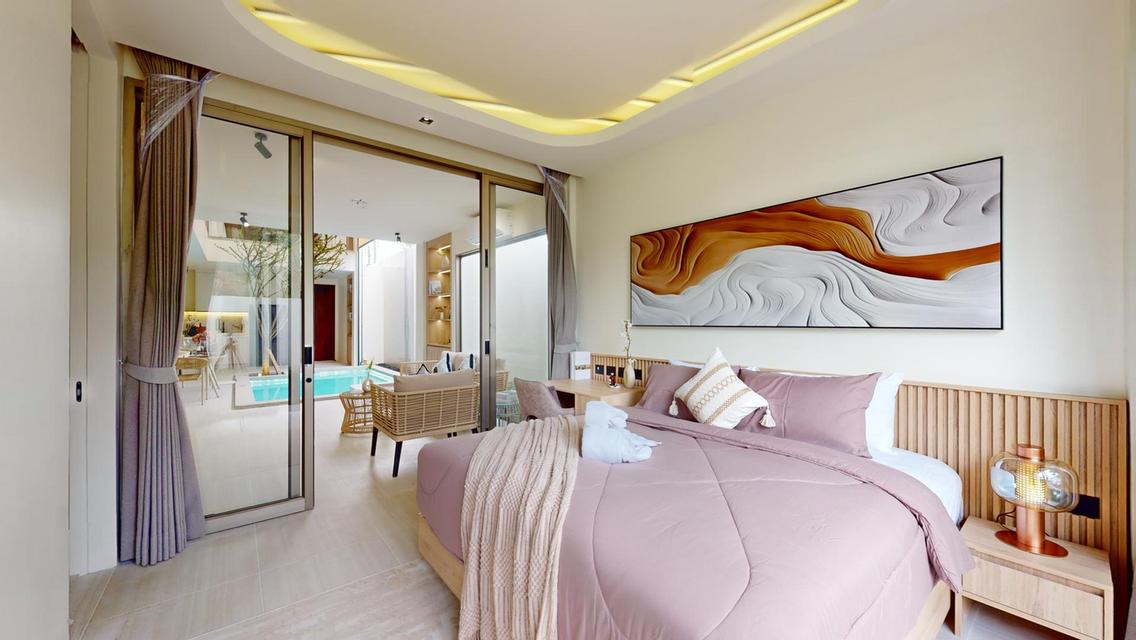 วิลล่าดีไซน์โดดเด่นเป็นเอกลักษณ์ ไม่เหมือนใคร โอบล้อมด้วยธรรมชาติอันเงียบสงบ ให้ความเป็นส่วนตัวอย่างแท้จริง พร้อมทำเลที่ลงตัว ใกล้สิ่งอำนวยความสะดวกแล 3