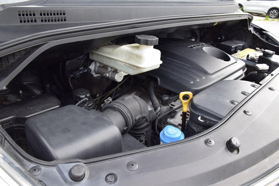 เพียง359000บาท HYUNDAI H-1 ดีลักปี2011 สีดำเบาะหนังแท้ 11ที่นั่งเครื่อง2500ดีเซลTURBO เกียร์ออโต้ เมาติฟังชั่นส์ วิ่ง 142xxxกิโลเมตร โทร 0957401229 รูปที่ 5