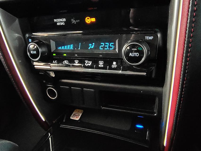 TOYOTA LEGENDER 2.4 V.2WD. ปี 2021 Mile 63,756 km. (1,150,000)  19