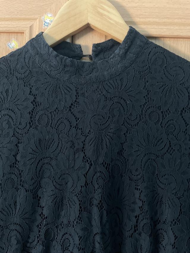 เดรสลูกไม้ดำ