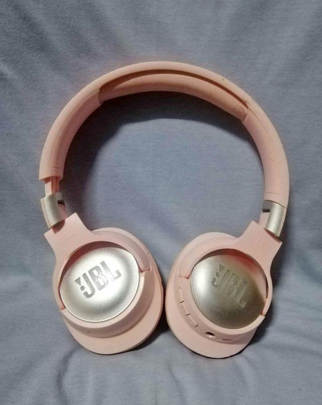 หูฟัง​บลูทูธ​ JBL สีพิ้งโกลด์ 1