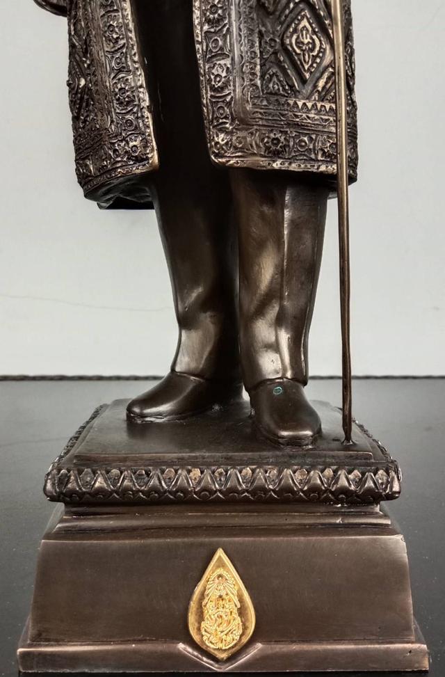 669.พระบรมรูปหล่อในหลวงรัชกาลที่ 9 พระบาทสมเด็จพระปรมินทรมหาภูมิพลอดุลยเดช (รมดำ) รูปที่ 4