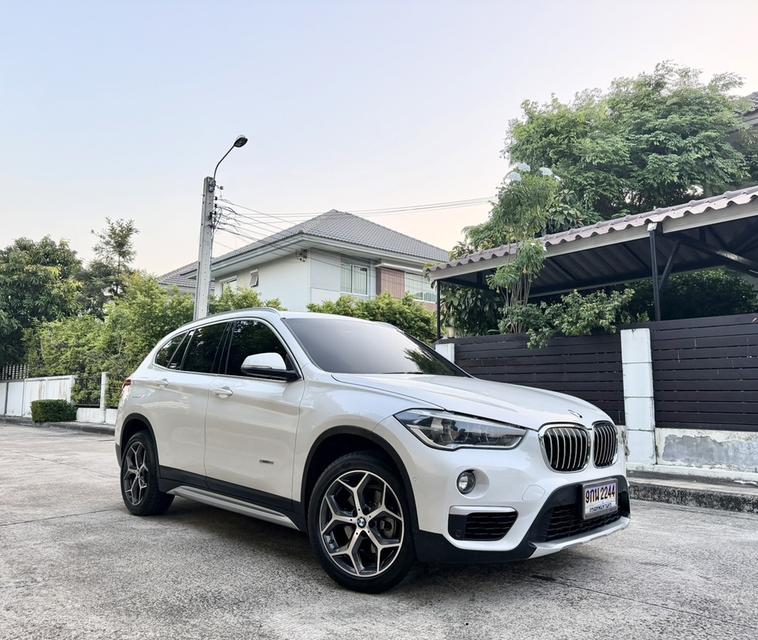 รหัสรถ AP2244 BMW X1 sDrive18i xLine ปี18 สีขาว รูปที่ 5