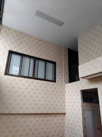 อาคาร 3.5 ชั้น 46 ตรว. 4 ห้องน้ำห้องอาบน้ำ 2 ห้อง 8 ห้องทำงาน ย่าน Town in Town – ศรีวรา 2