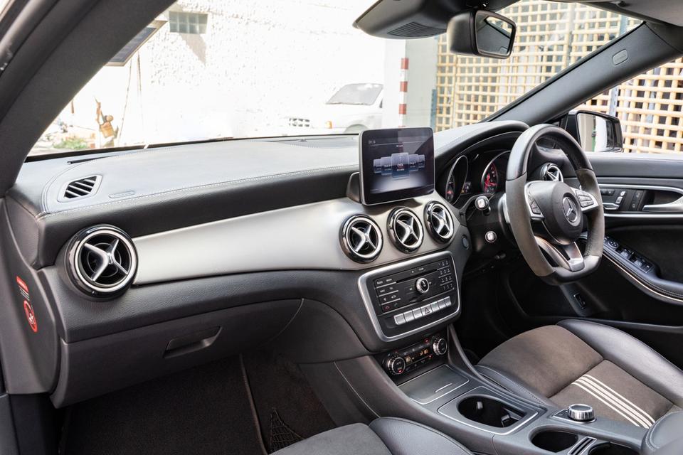 2019 Benz CLA250 AMG " White Art Edition " รูปที่ 8