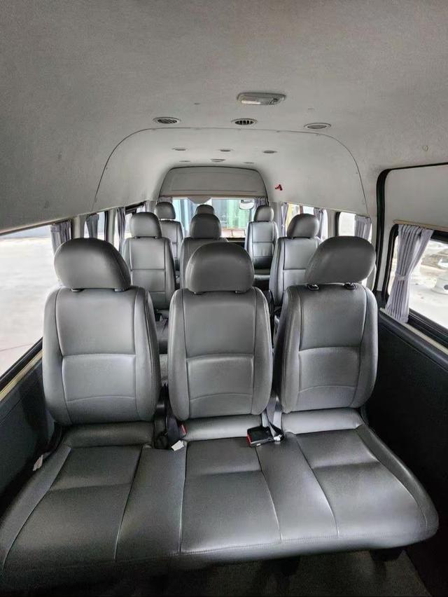 TOYOTA COMMUTER 3.0 AT DIESEL 2018 14