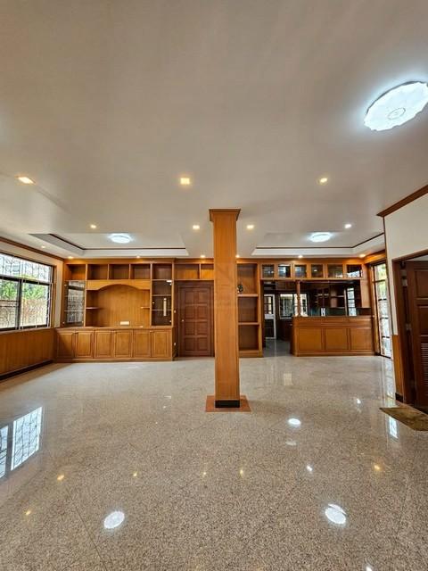 ให้เช่าบ้านเดี่ยว 3 ชั้น 111 ตรว. 7 ห้องนอน ซอยลาดพร้าว 93 ใกล้รถไฟฟ้า สถานีมหาดไท เหมาะอยู่อาศัยหรือทำออฟฟิศ ** จดทะเบี 2