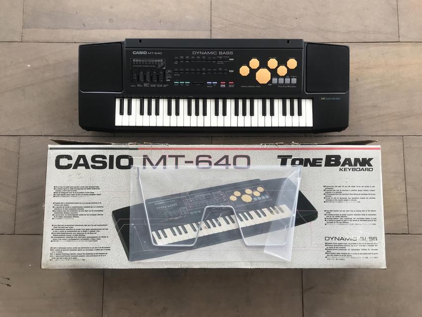Casio MT-640 Dynamic Bass 49-Key Tone Bank Keyboard with Midi In, Out (Made in Japan)
