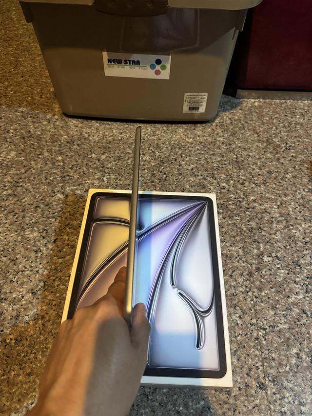 ขายๆๆๆถูกๆๆiPadAirสีSilver16กิ๊กWifi Celluer ใส่ซิมได้คับใช้งานดีทุกๆฟังชั่นสูนTrueทุกๆฟังชั่นรีสโตได้ตลอดไม่มีติดไอคราว Model TH/A  สภาพ: 99.99% สวย 5