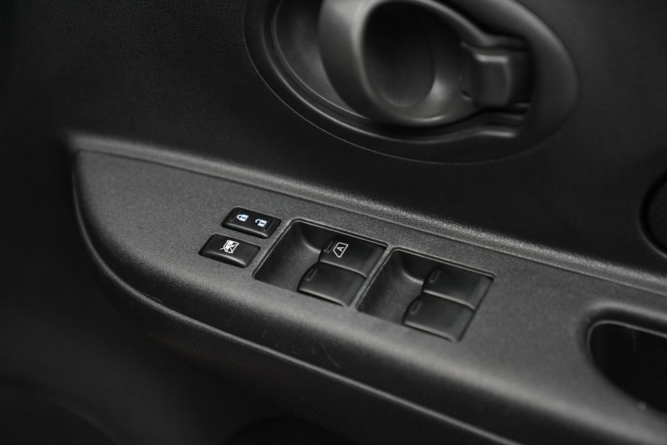 NISSAN MARCH 1.2 E CVT AT ปี 2018 สี แดง ไมล์น้อย พร้อมขับ โทร. 0922639576 เอ๋ 13