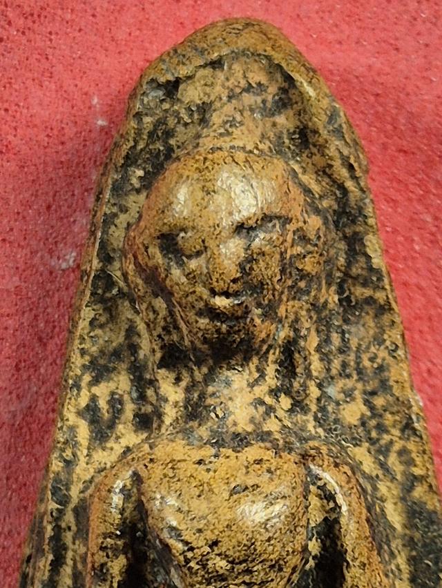 พระเครื่อง ผงสุพรรณ พิมพ์หน้าหนุ่ม รูปที่ 5