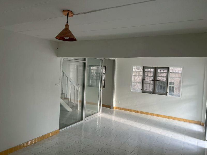 ขายบ้านเดี่ยว สูง 2 ชั้น เนื้อที่ 50 ตรว. หมู่บ้านประภาวรรณ์โฮม 2 ถนนสุวินทวงศ์ 28 7