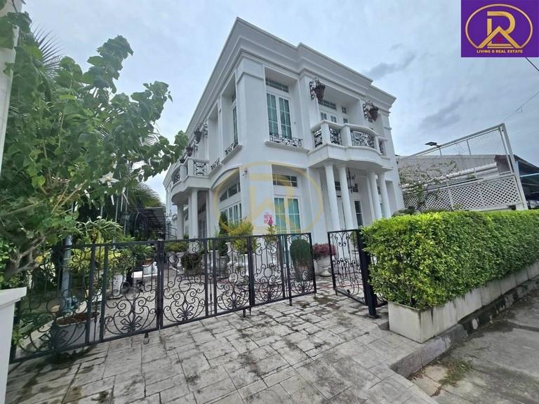 ขายบ้านสวยหรู เหมาะพักอาศัย หรือทำธุรกิจ ติดถนนพระยาสัจจา-คีรี ใกล้ตลาดไฟฟ้า ต.เสม็ด อ.เมืองชลบุรี จ.ชลบุรี 1