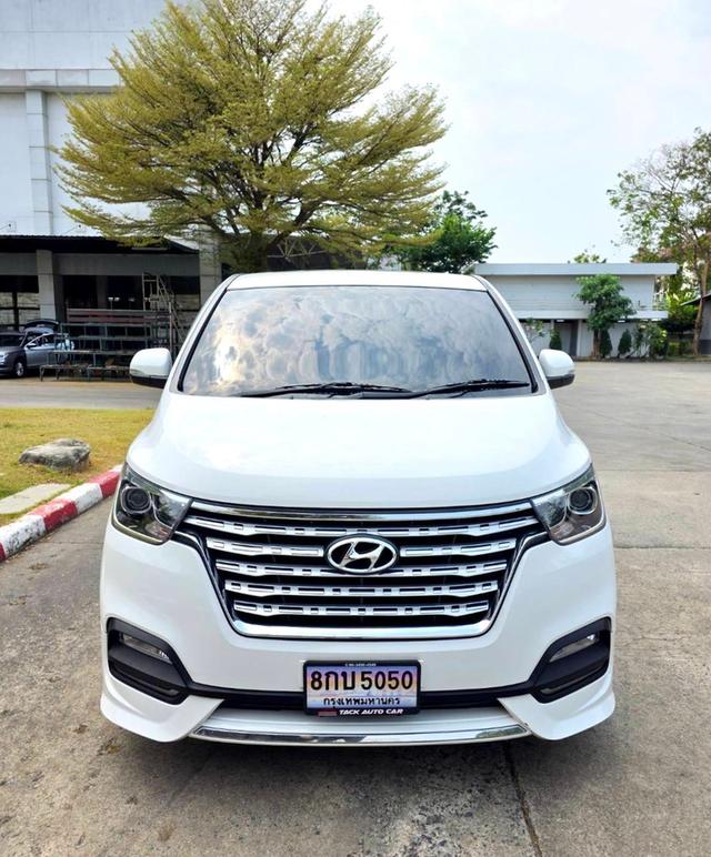 Hyundai H1 2.5 ดีเซล Impressive สีขาว ปี 2021 ไมล์ 90,000 กม.  1