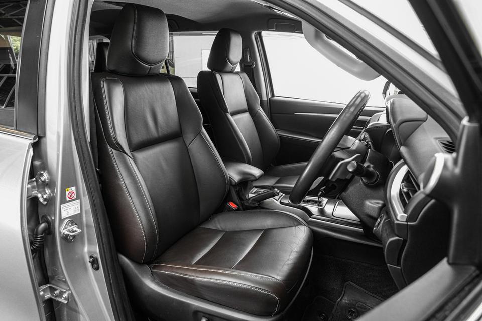 2018 TOYOTA FORTUNER 2.4 V 4WD สีเทา ไมล์ 147768 กม.  17