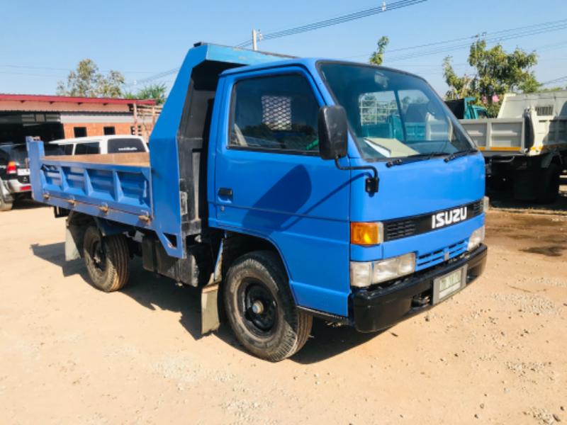 รถบรรทุก 4 ล้อดั้มพ์ ISUZU NKR 110HP 3