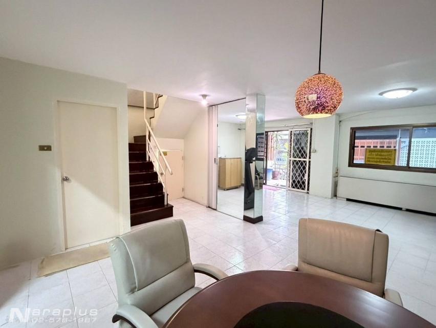 69010018 : ขายทาวน์เฮ้าส์ 3 ชั้น (หนังริม) ม.ธันยกานต์ รามอินทรา 40 แยก 31 นวลจันทร์ ใกล้รถไฟฟ้าสถานีรามอินทรา กม.6 ถูกกว่านี้ไม่มีอีกแล้วในย่านนี้ 3