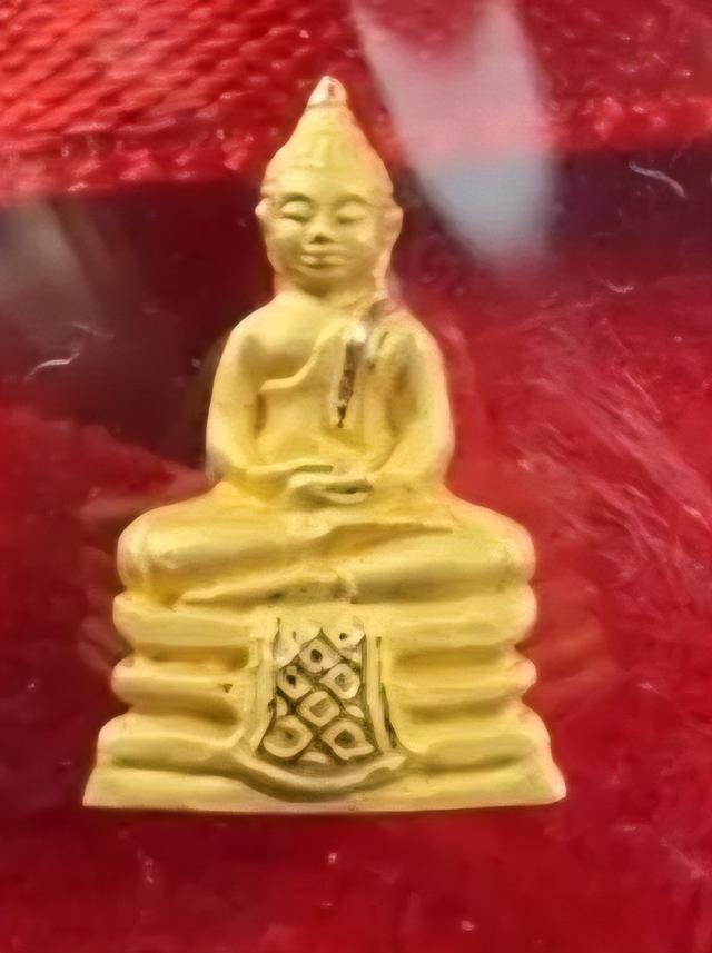 หลวงพ่อโสธร รุ่นอุดมโชคโภคทรัพย์ ปี 2550 เนื้อทองคำพิมพ์เล็ก (หนักประมาณ 1 กรัม