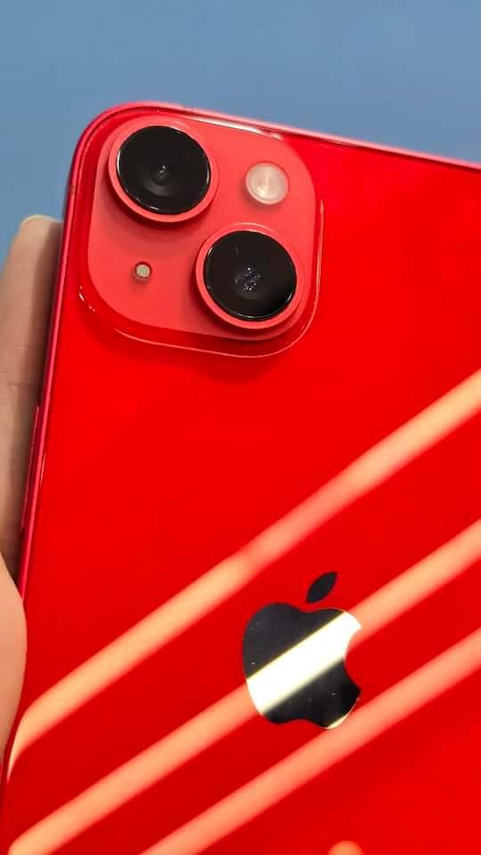 iPhone 14สีแดงสด