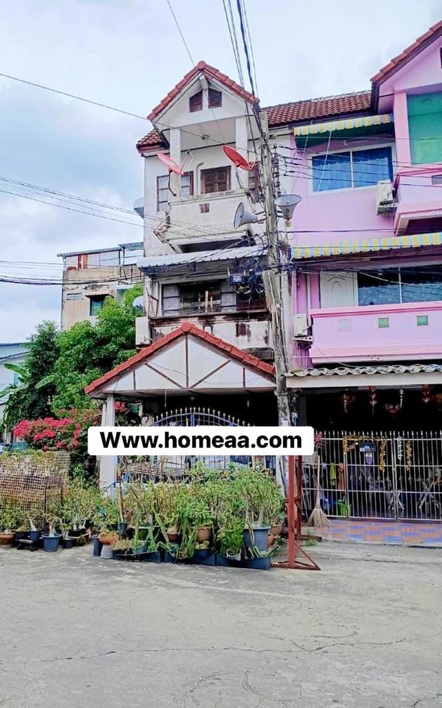 ขายด่วน ทาวน์เฮ้าส์ 3 ชั้น  หมู่บ้านรามอินทรา71 โครงการ1  โครงการ ใกล้รถไฟฟ้าสายสีชมพู  1