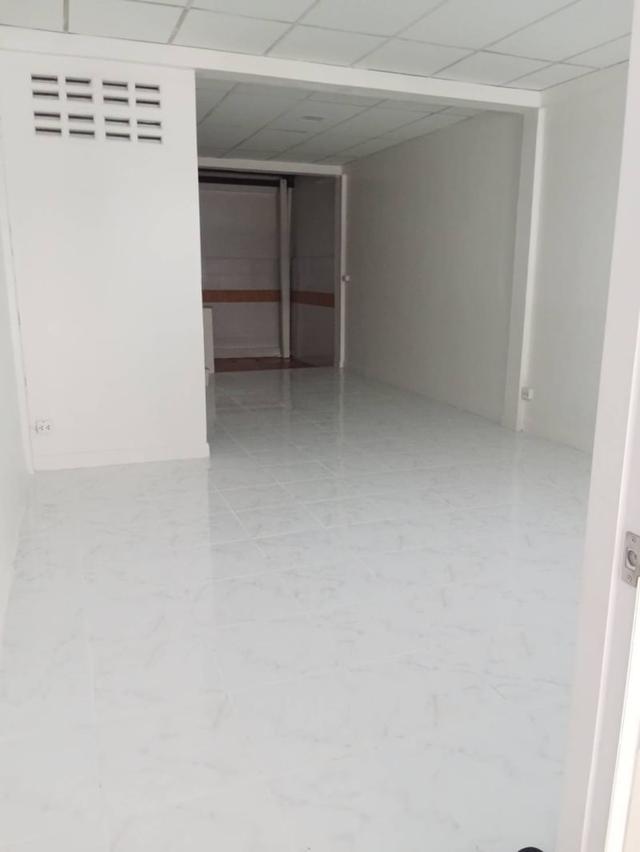 ขาย : ทาวน์เฮาส์ 2 ชั้น เนื้อที่ 16 ตรว. ถนนนวมินทร์ 90  2