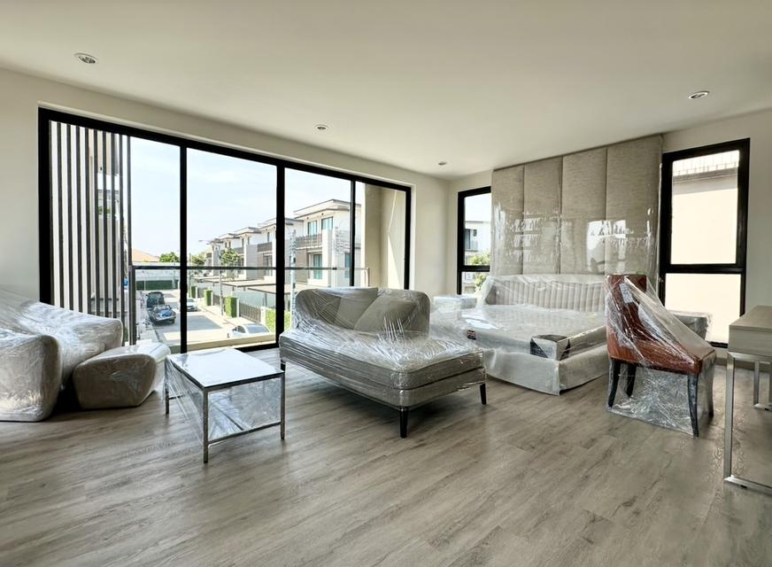 บ้านเดี่ยวหรู 3 ชั้น ใหม่เอี่ยม 11