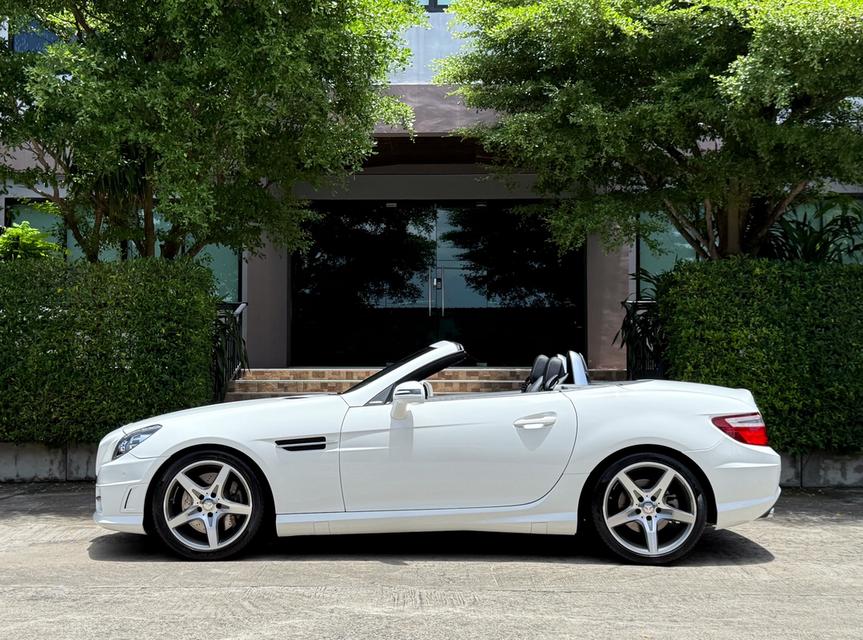 2015 BENZ SLK CARBON LOOK รถมือเดียวออกป้ายแดง รถวิ่งน้อย ประวัติ SERVICE ครบ รถไม่เคยมีอุบัติเหตุครับ