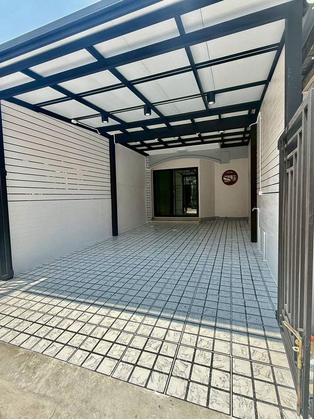 หมู่บ้านสิรารมย์ บ้านกล้วย-ไทรน้อย บางบัวทอง ทาวน์เฮาส์ 2 ชั้น ตกแต่งใหม่พร้อมอยู่  มีระเบียงด้านหน้า โครงการของแลนด์&เฮ้าส์ 4