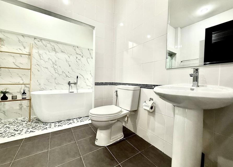 ขายด่วน พูลวิลล่า แต่งครบพร้อมอยู่เนื้อที่ 100 ตรว. ซ.ชัยพฤกษ์2-เขามะกอก1 ใกล้หาดจอมเทียน พัทยา️ 2