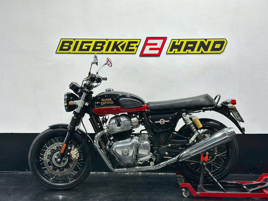 Royal Enfield INTERCEPTOR 650 BLACK 2