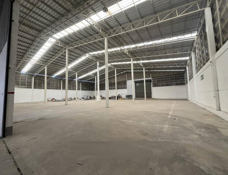 ให้เช่าโกดังขนาดใหญ่ ริมถนนซอยพระยาสุเรนทร์ รามอินทรา 109 / พื้นที่โกดัง 1744 ตารางเมตร / จอดรถจำนวนมาก 5