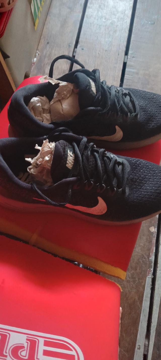 รองเท้าแท้มือสองใส่ไม่ถึงสามครั้ง รูปที่ 3