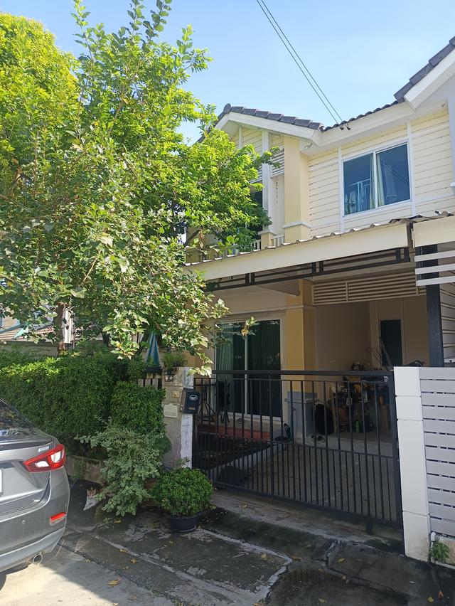 ทาวน์เฮ้าส์ 2 ชั้นหลังริม 3 ห้องนอน 2 ห้องน้ำ 1