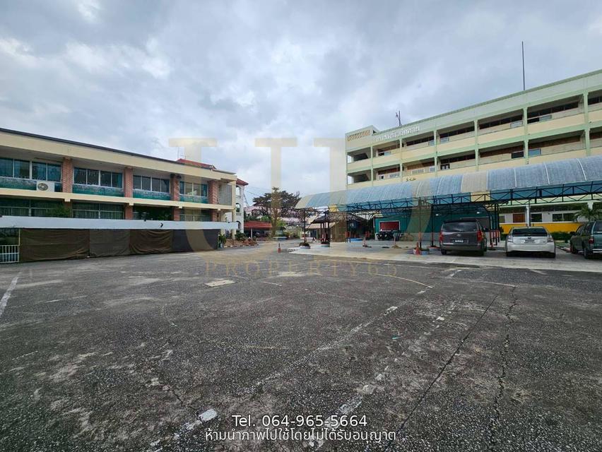 🔥 **ขายที่ดินพร้อมสิ่งปลูกสร้าง ทำเลดอนเมือง ใกล้สนามบินดอนเมือง** 🔥 🏢 **ที่ดิน 3 ไร่ 66 ตร.ว. พร้อมอาคาร 3 ชั้น 3 อาคาร** 10