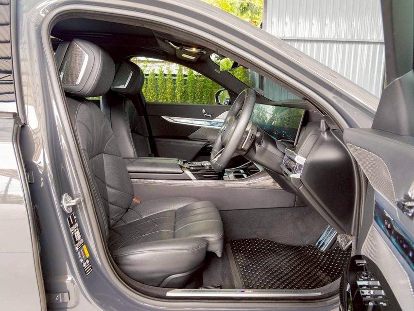 BMW 750e xDrive MSport (G70) ปีจด 2024 18