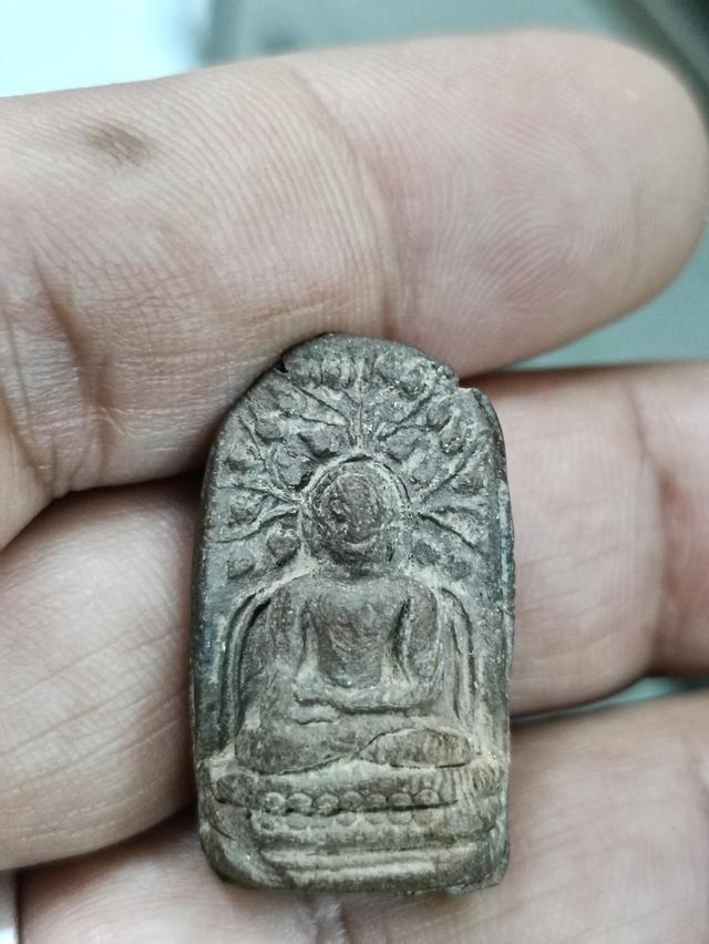 พระคงลำพูน กรุเก่า เนื้อดิน