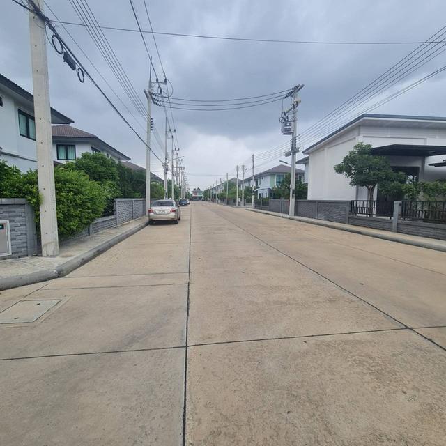 บ้านแฝด2 ชั้น🏡 บ้านแฝด 2 ชั้น – โครงการ CHATLUANGรูปแบบ: บ้านแฝดสไตล์บ้านเดี่ยวราคาเริ่มต้น: 2.45 ล้านบาท 7