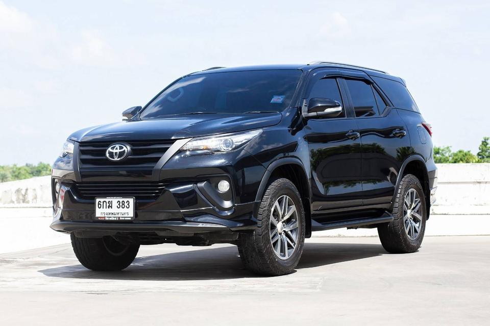 ขายToyota Fortuner 2.4V ปี17 6